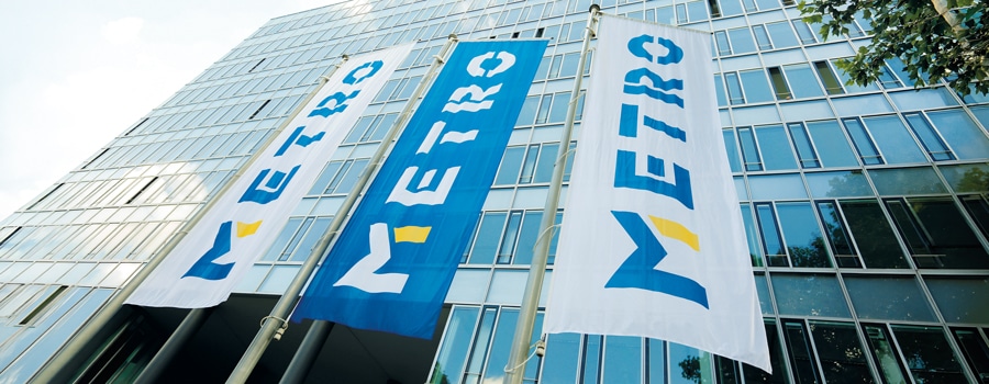 METRO Unternehmensgebäude mit Flaggen – Use Case zum Change Agent Certification Program